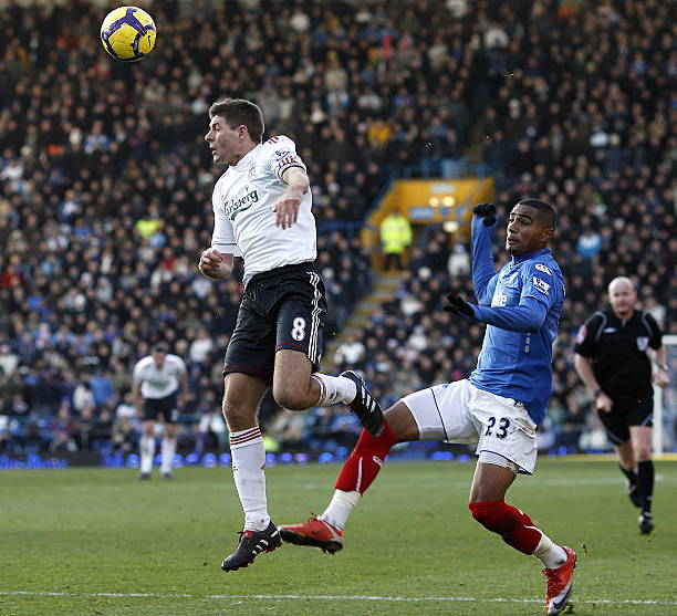 默默注视着 默默注视着