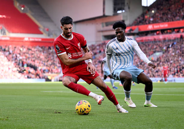 中窥探出足 中窥探出足